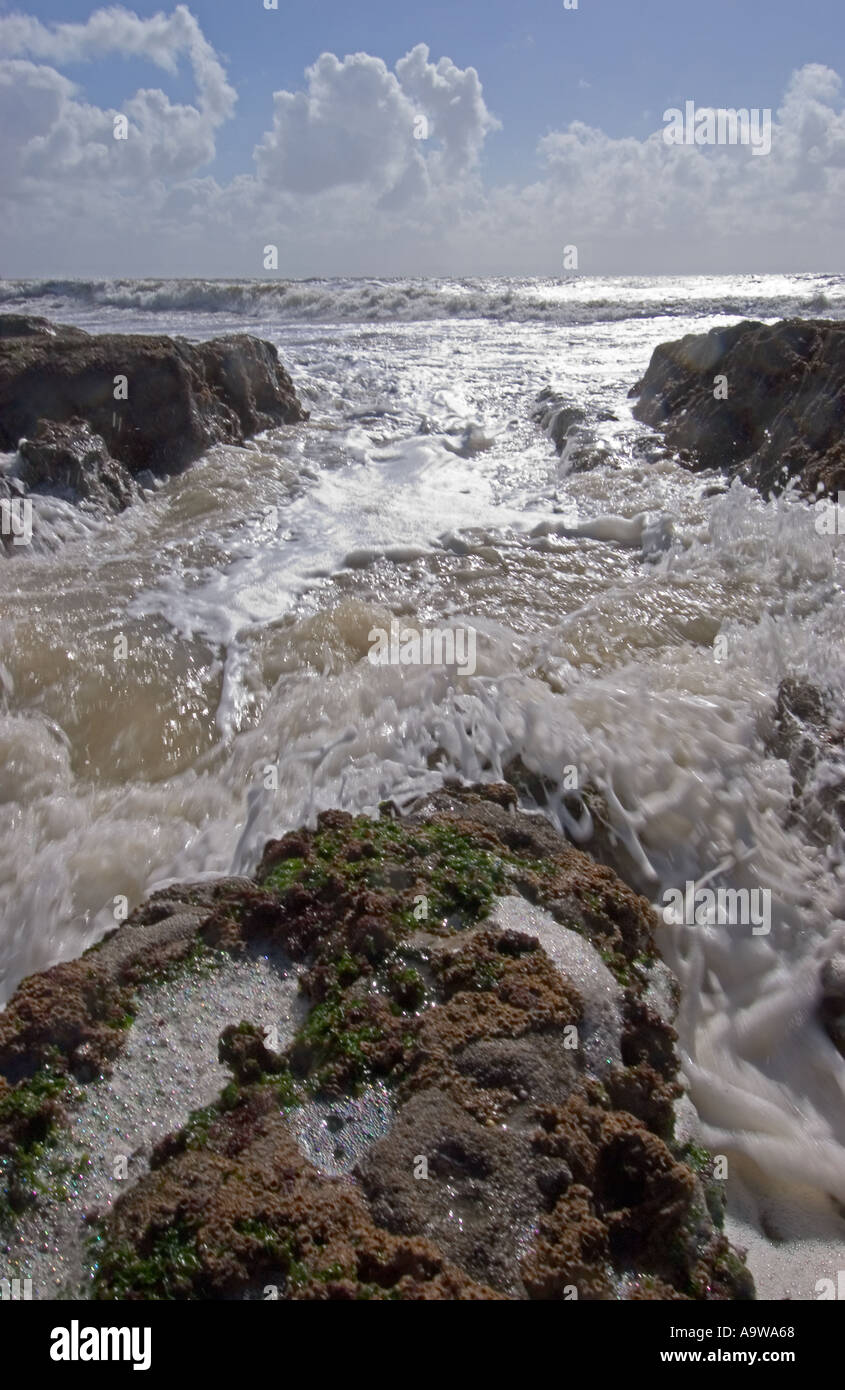 Das Meer am Strand von Porthcawl, Porthcawl. Glamorgan, Wales, UK Stockfoto