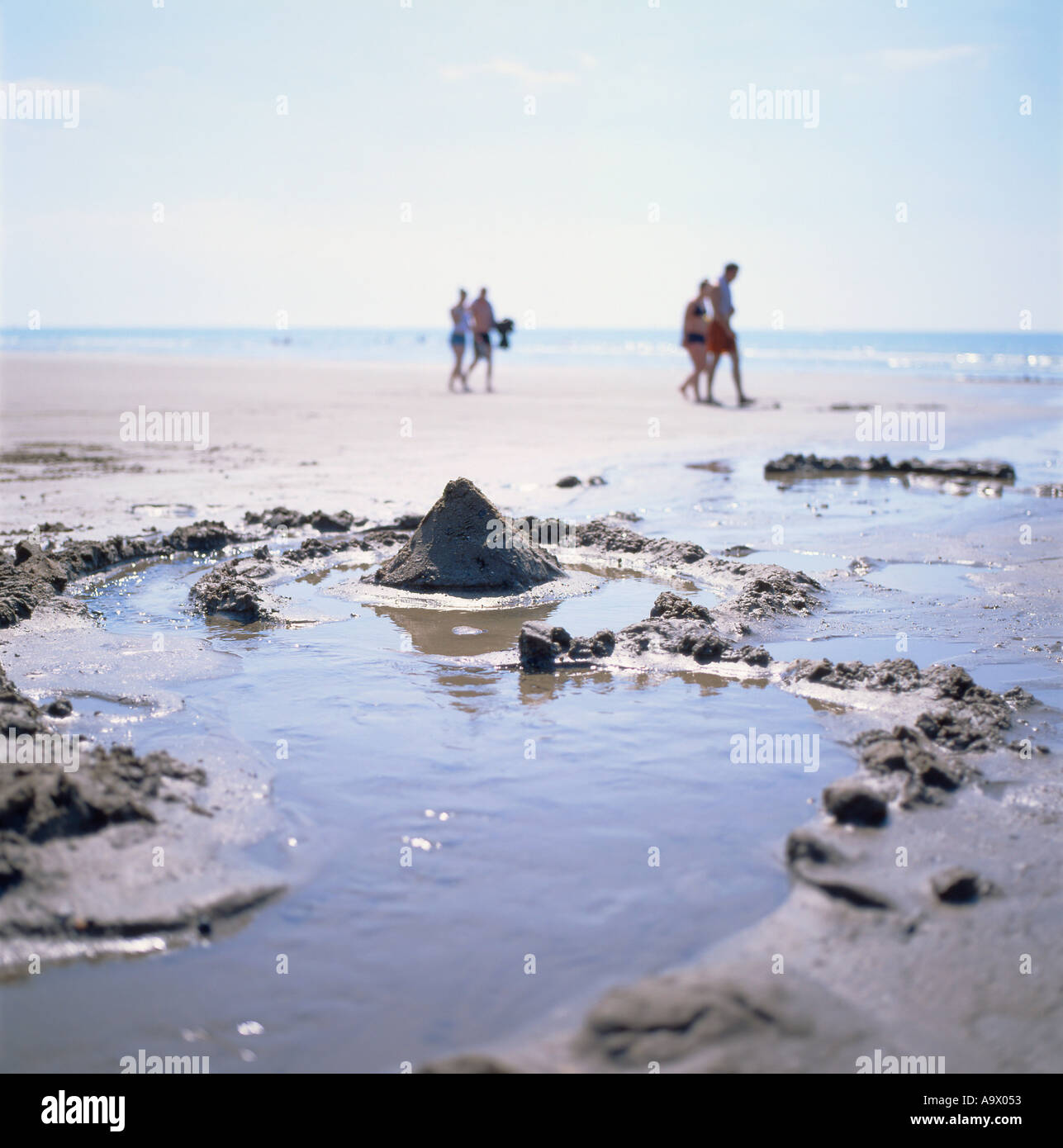 Überfluteten Sandburg am Strand von Borth Ceredigion Wales UK Stockfoto