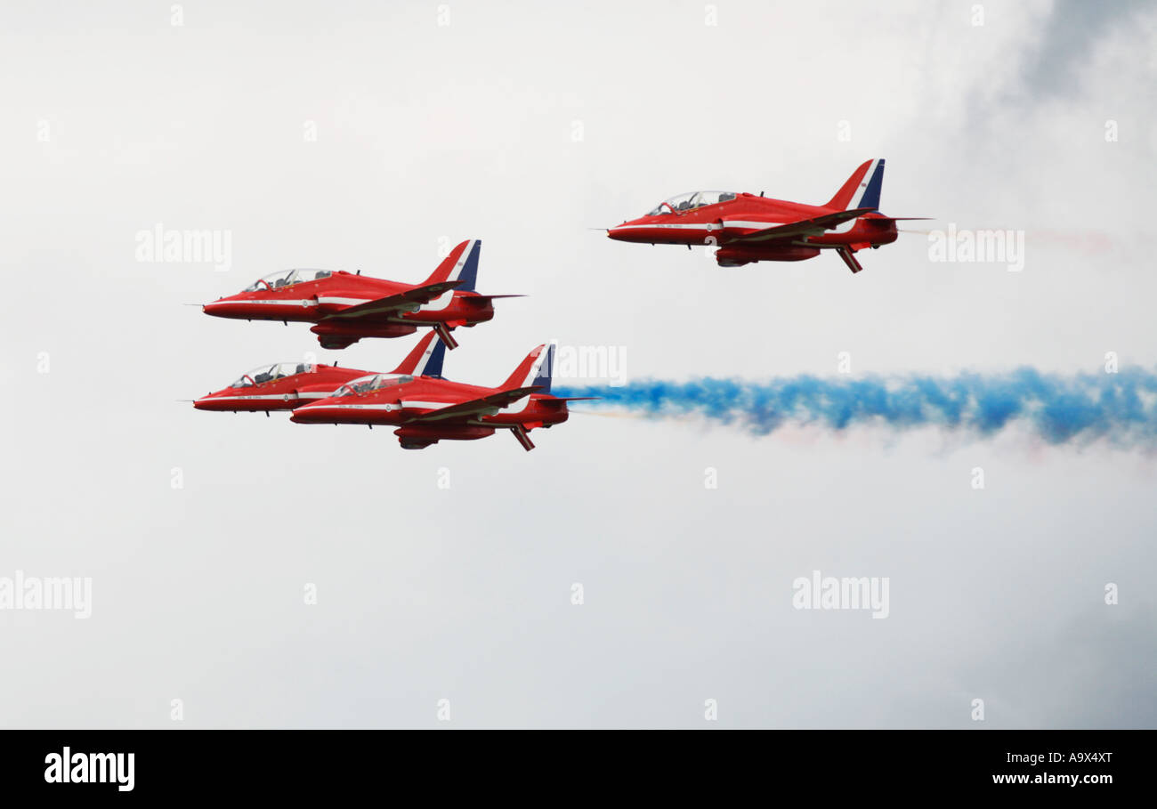 RAF rote Pfeile BAE Hawk Trainer Aerobatic Anzeige im engen Formationsflug Stockfoto
