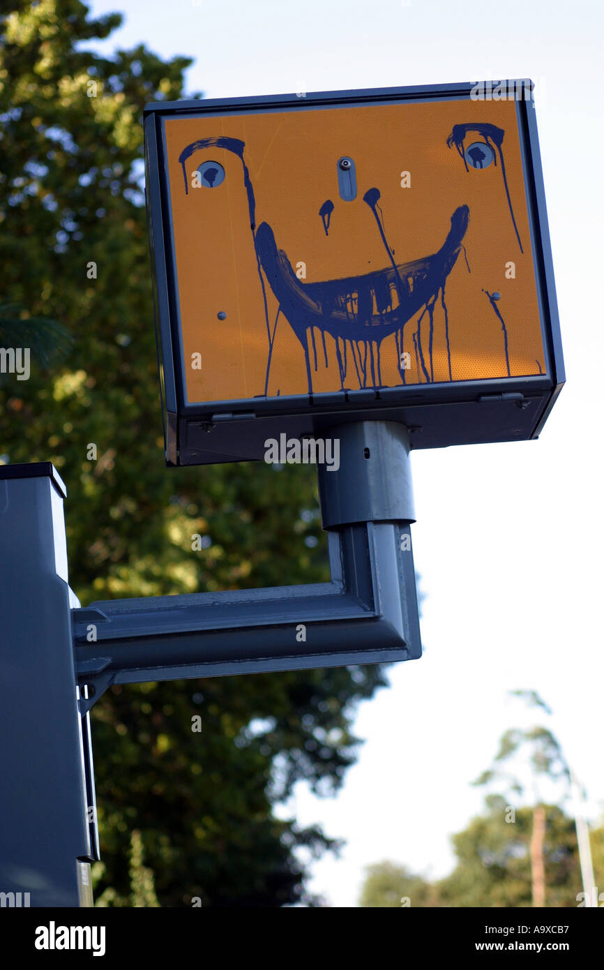 GATSO Blitzer mit einem Smiley-Gesicht gemalt Stockfoto