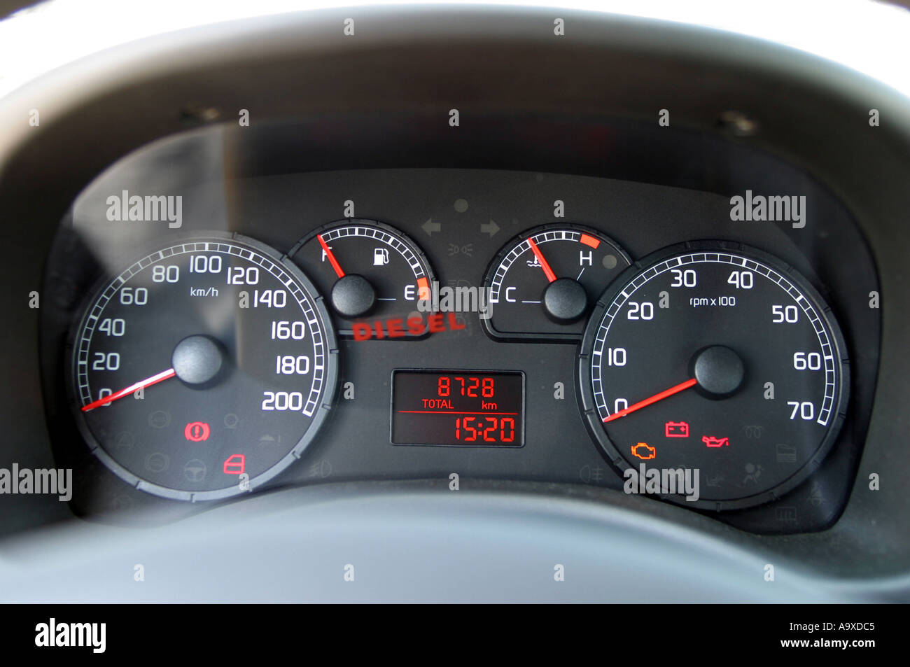 Mieten Sie Auto Fiat Uhren Kilometerzähler Tachometer Stockfoto