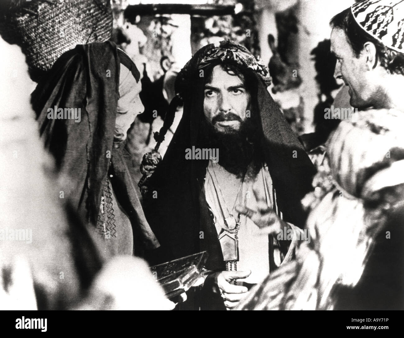 MONTY PYTHON es LIFE OF BRIAN - 1979 Hand gemachter Film mit George Harrison und John Cleese auf der rechten Seite Stockfoto