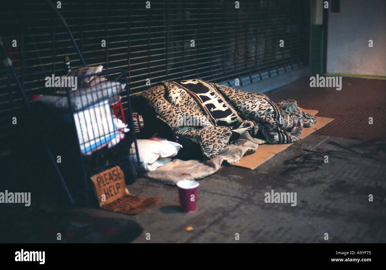 Obdachlose schlafen auf dem Bürgersteig in San Franciso Stockfoto