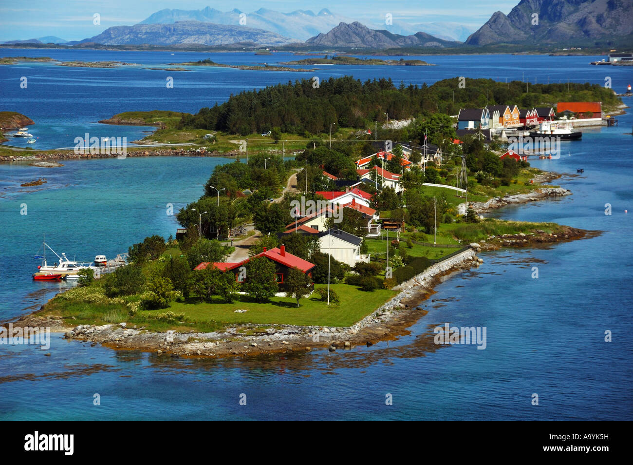 Blick auf eine Insel der Stadt Bronnoysund, Brønnøysund, Northland