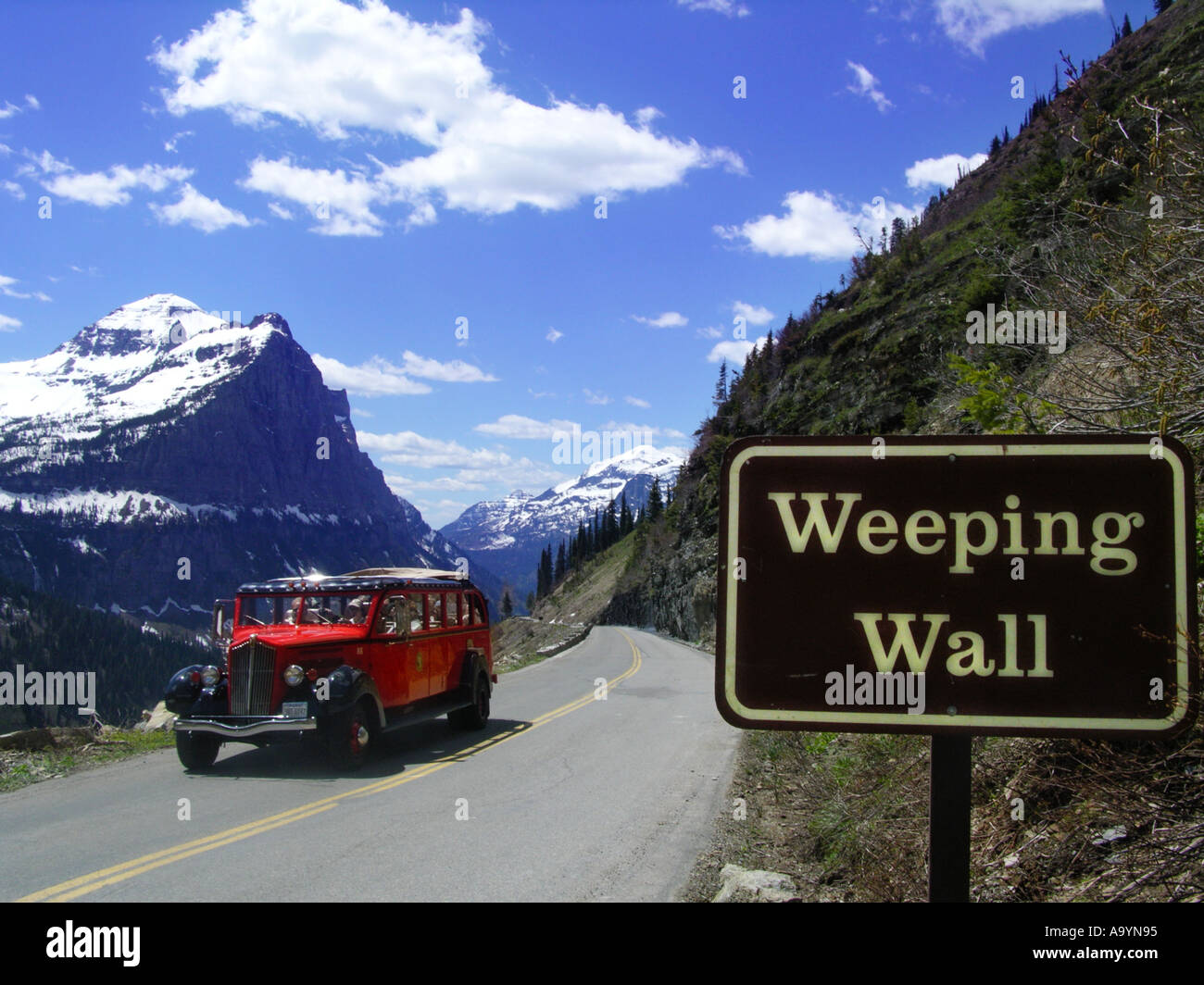 Glacier Nationalpark, weinende Wand und Jammer Bus Stockfoto