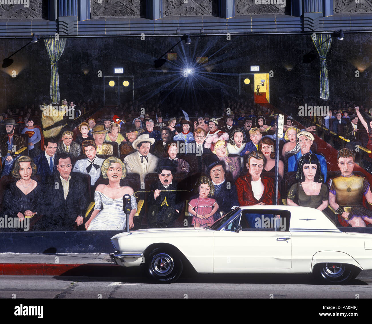 1966 FORD THUNDERBIRD (© FORD MOTOR COMPANY 1966) VON IHNEN SIND DIE STERNE WANDBILD (© THOMAS SURIYA 1983) WILCOX AVENUE HOLLYWOOD LOS ANGELES KALIFORNIEN USA Stockfoto