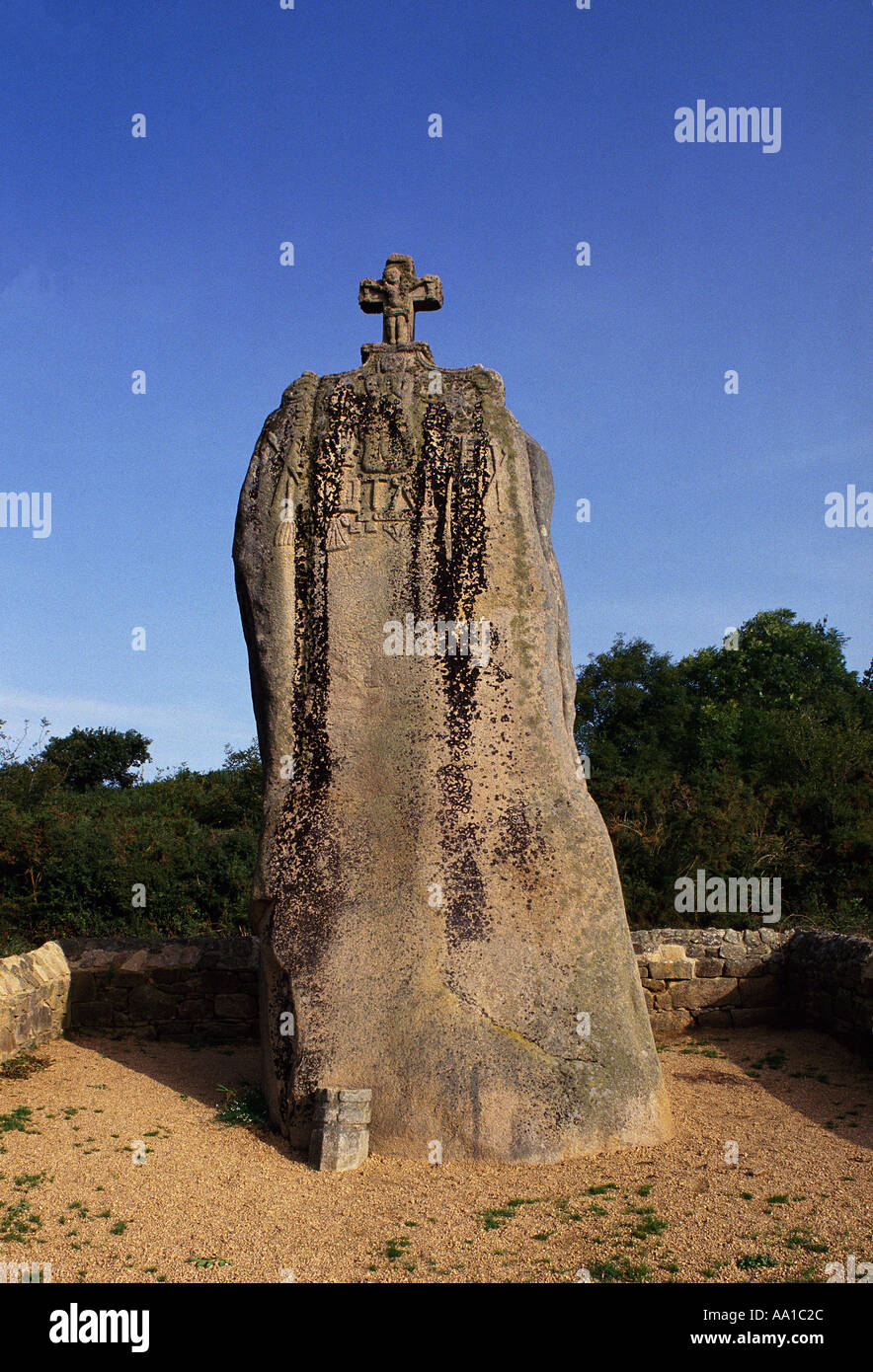 Bretagne Côte de Granit Rose Saint Uzec Mehnir Stockfoto