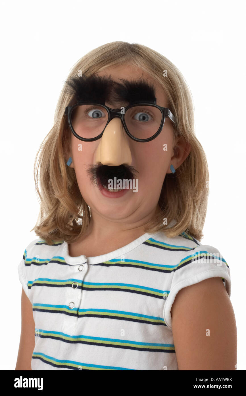 Mädchen tragen Groucho Brille Stockfoto