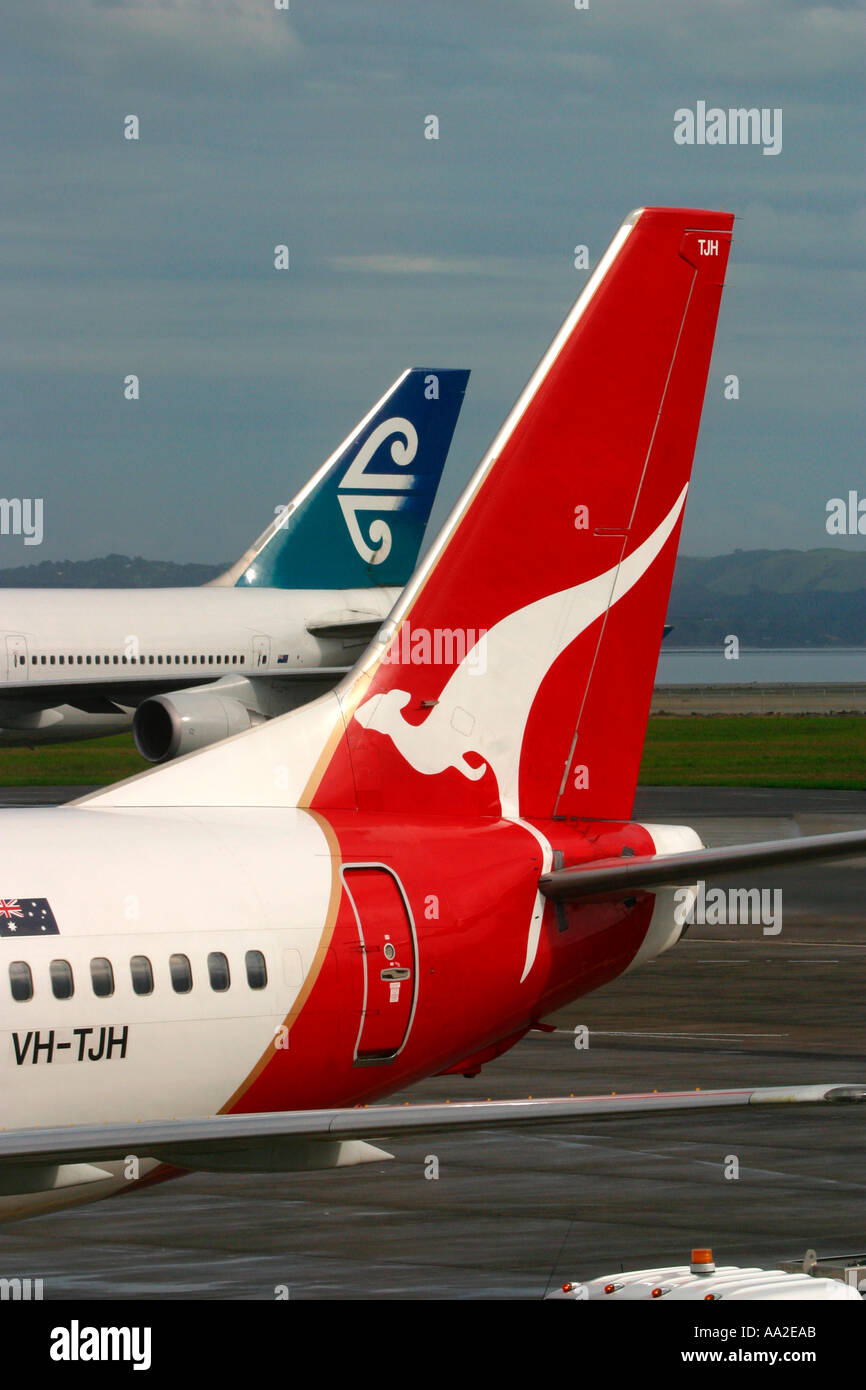 Qantas und Air New Zealand Boeing 737 Flugzeuge am Flughafen Auckland Stockfoto
