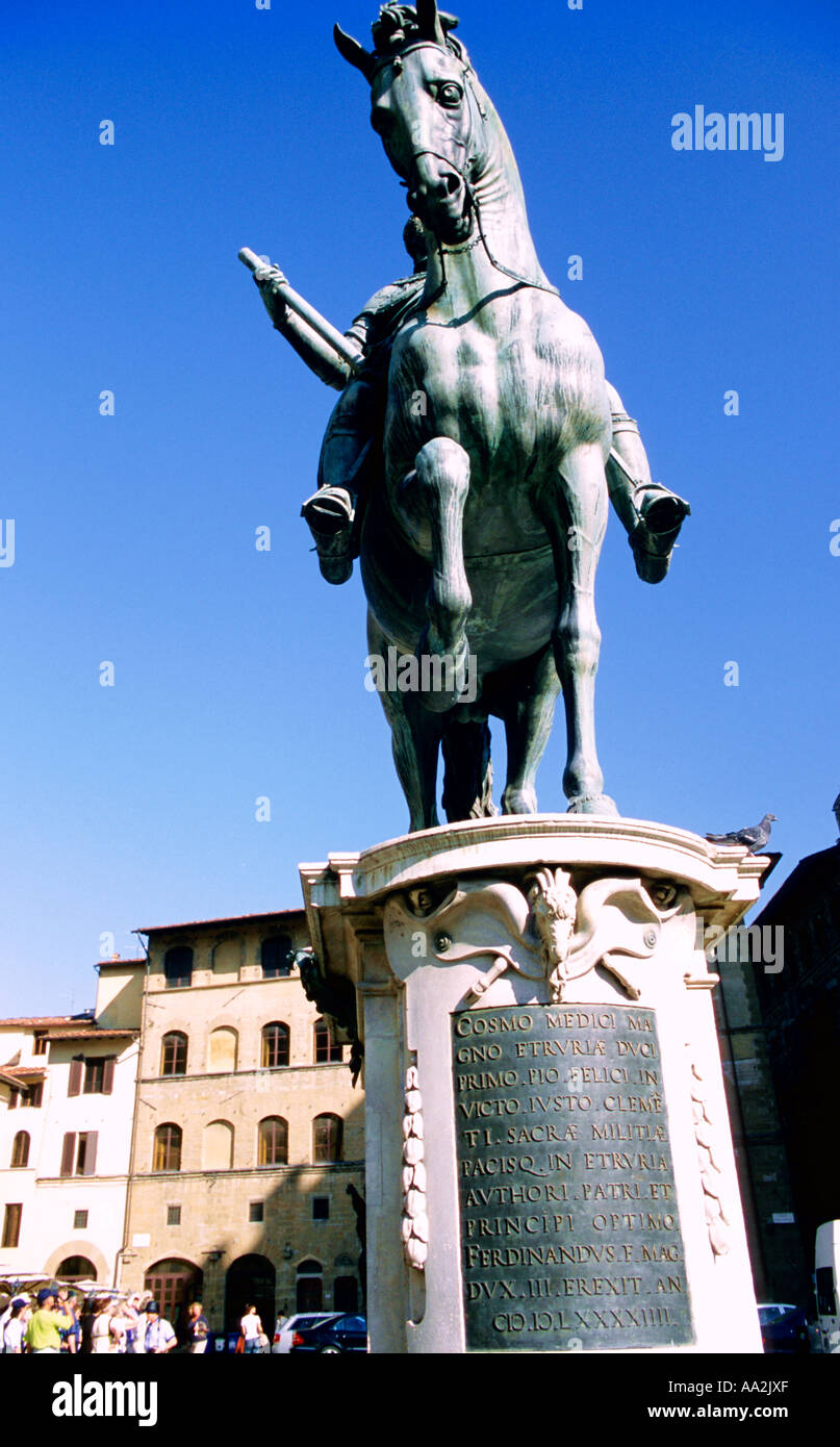 Italien, Toskana, Florenz, Cosimo Medici Statue auf der Piazza della Signoria, niedrigen Winkel Ansicht Stockfoto