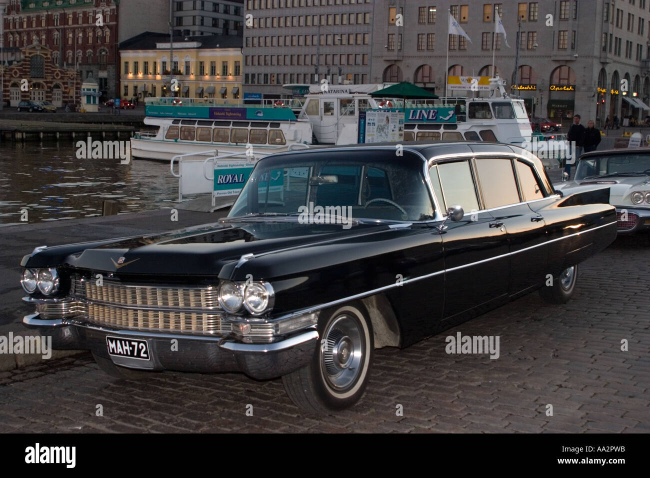 Antiken Cadillac-Limousine auf dem Display am Market Square Helsinki Finnland Stockfoto