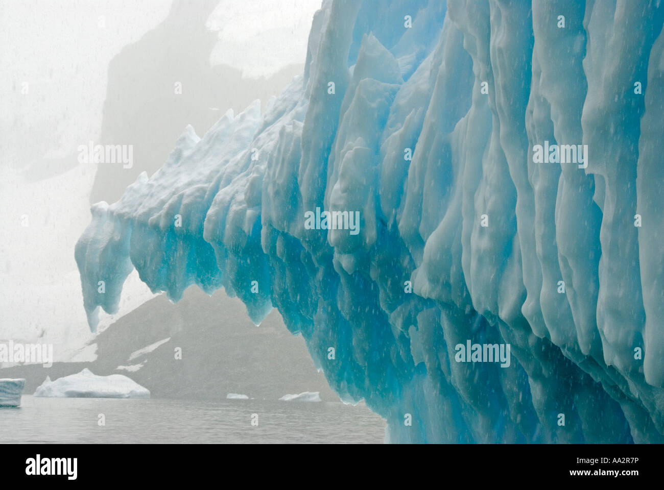 Details zu einem schmelzenden Eisberg, Antarktis. Stockfoto