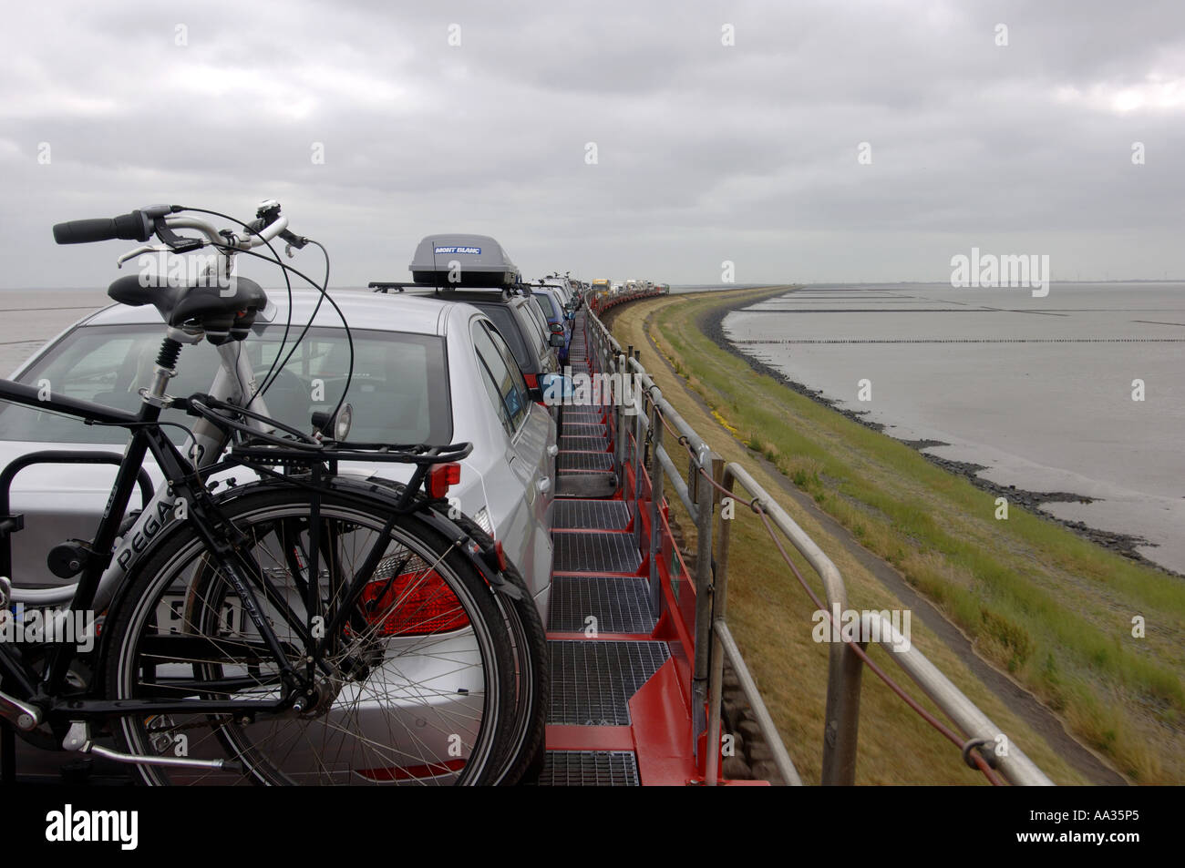 SyltBlick vom Oberdeck des Shuttle auf die Insel Stockfotografie Alamy SyltBlick vom Oberdeck des Shuttle auf die Insel Stockfotografie Alamy
