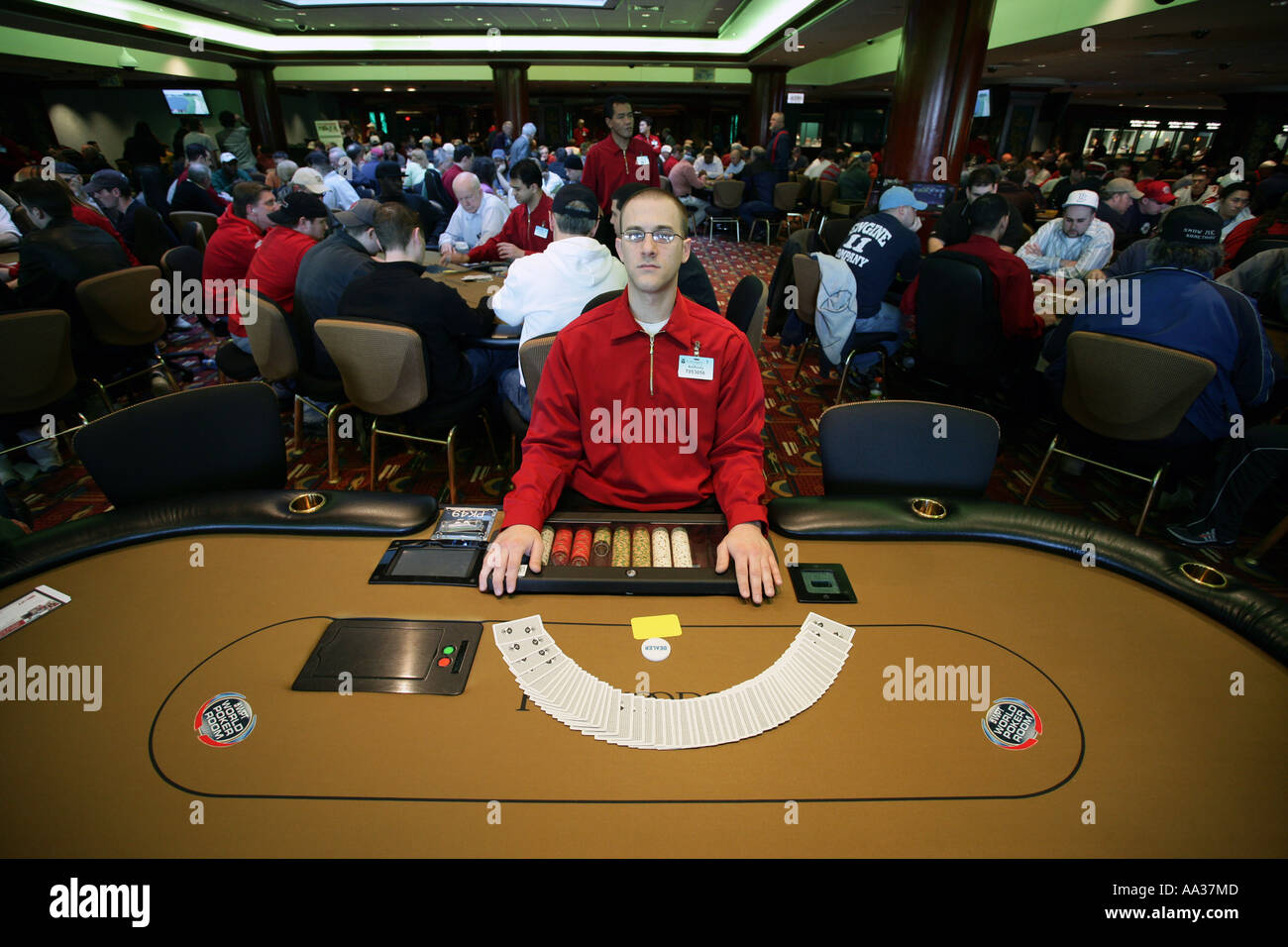 Poker-Händler in den neuen Pker Raum im Foxwoods Casino in Connecticut, USA Stockfoto