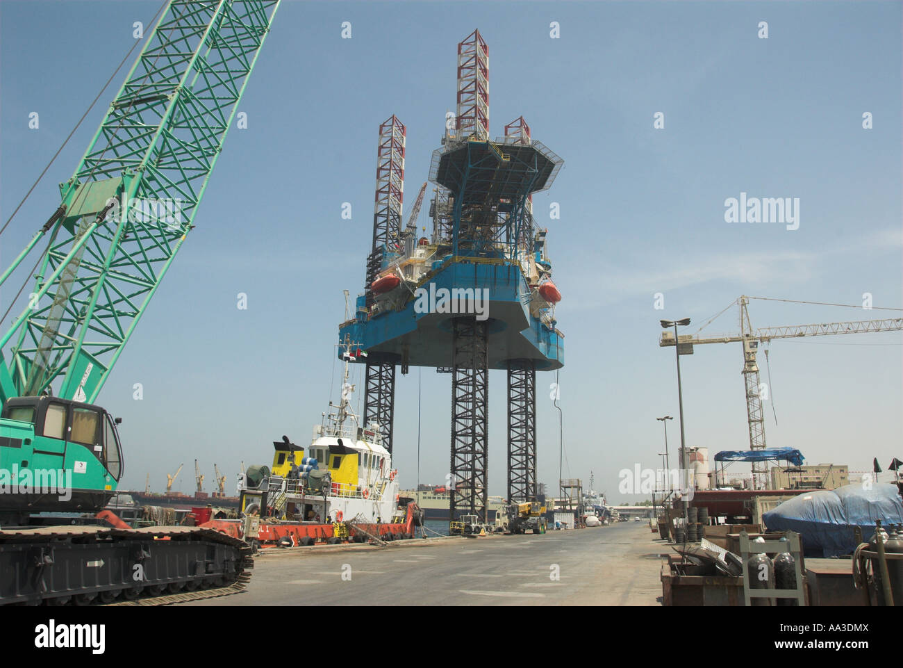 Bohrinsel im Hafen Khalid VAE aufbocken Stockfoto