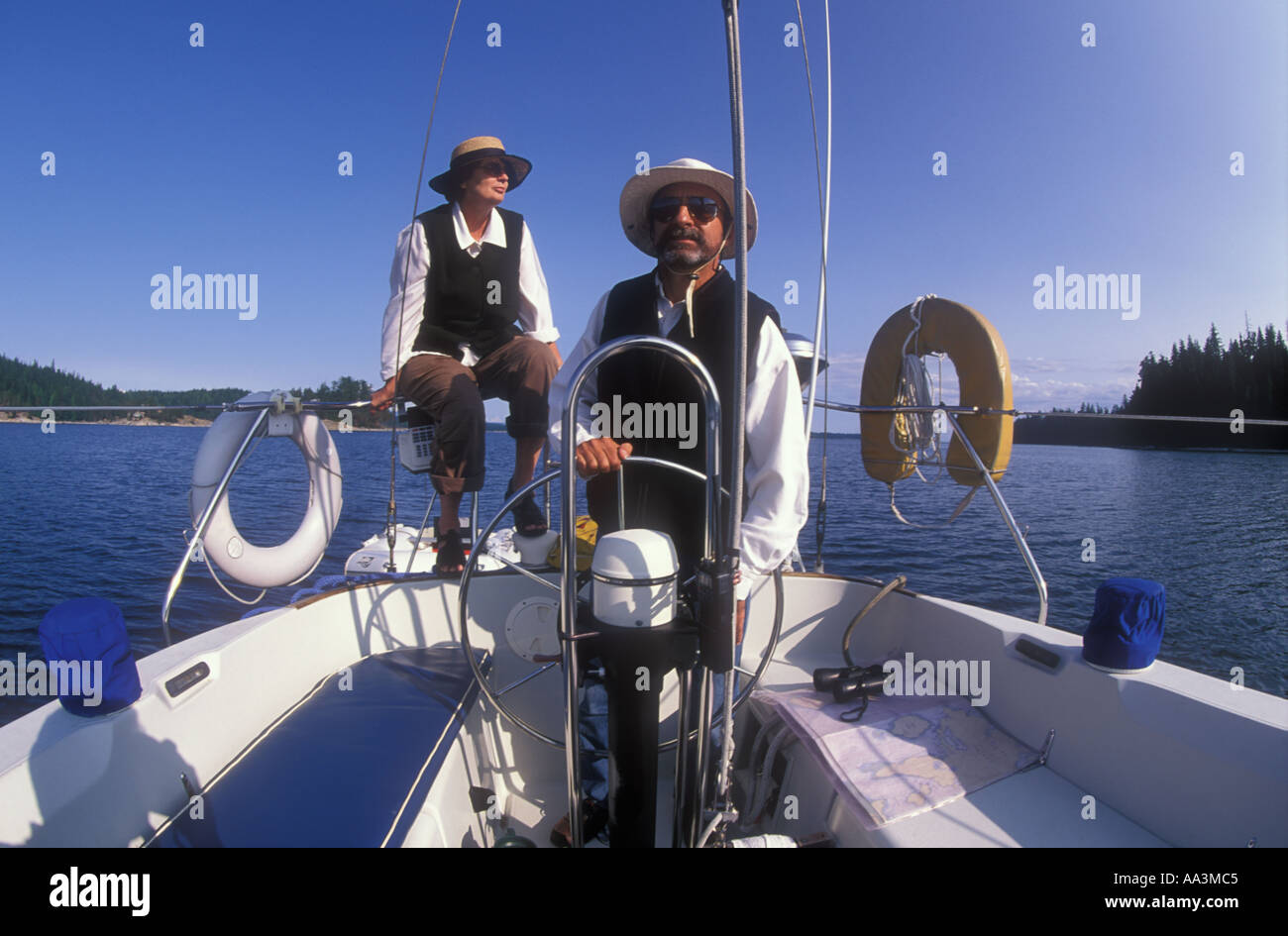 mittleren gealterten paar Segeln Stockfoto