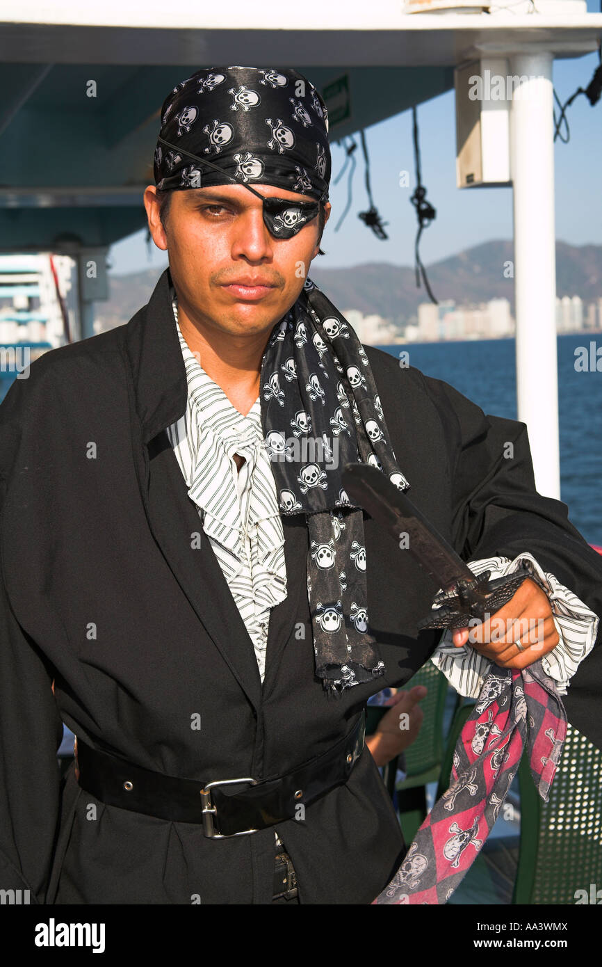 Mann verkleidet als Pirat an Bord eines Schiffes, Acapulco, Bundesstaat Guerrero, Mexiko Stockfoto