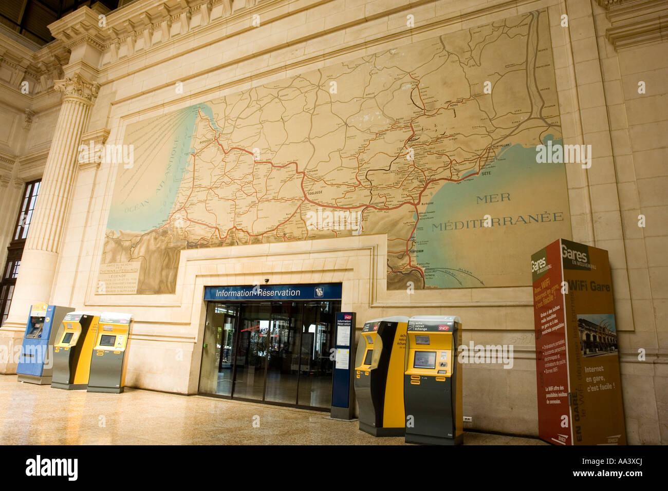 Wandgemälde im Gare de Bordeaux Saint-Jean zeigt das Schienennetz im Süden von Frankreich Bordeaux Gironde Frankreich Europa Stockfoto