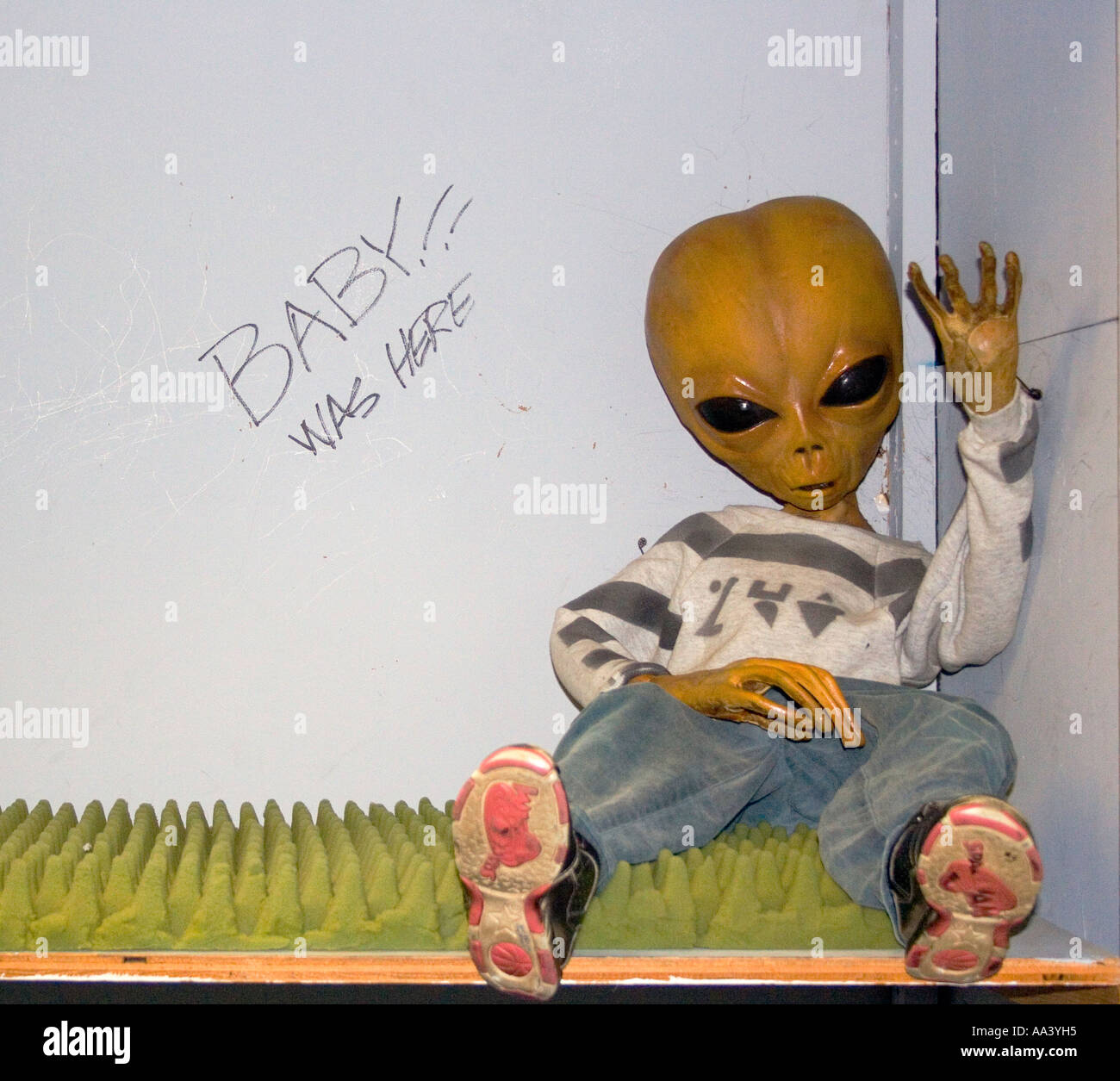 Baby-Alien hautnah in einem Souvenirgeschäft in Roswell, New Mexico Stockfoto