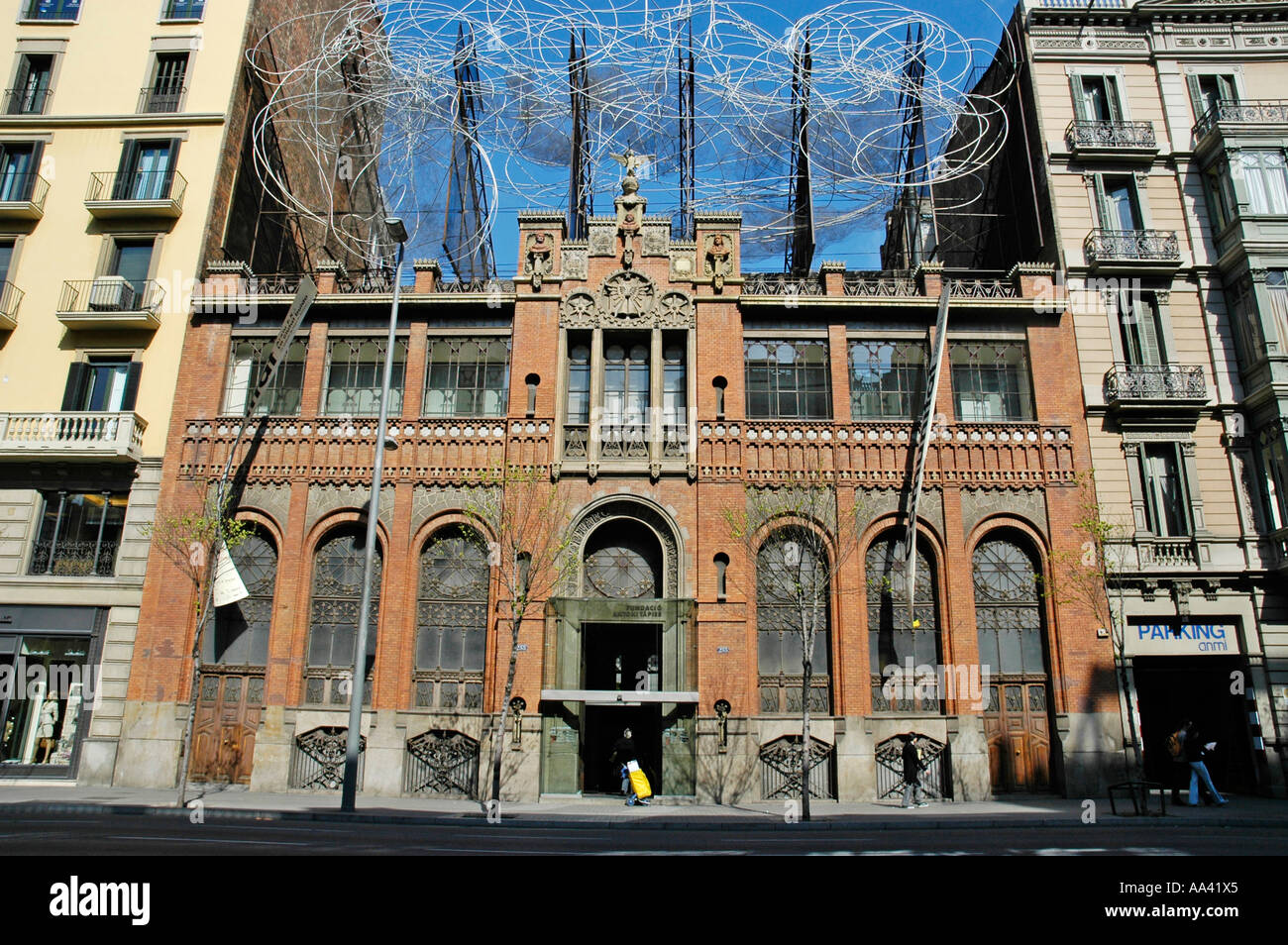 Fundacio Antoni Tapies mit Kunststoff Cloud und Cahr, Architekt Lluis Domenech ich Montaner, Museum, Barcelona, Katalonien, Spanien Stockfoto