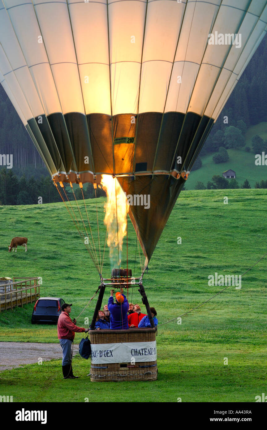 Heißluftballon vor Abflug Chateau d ' Oex Schweiz Stockfoto