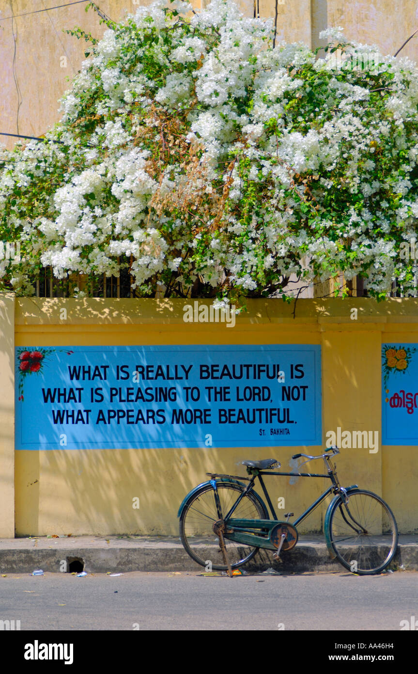Beratung an der Schule Wand in Fort Kochin, Kerala, Indien Stockfoto