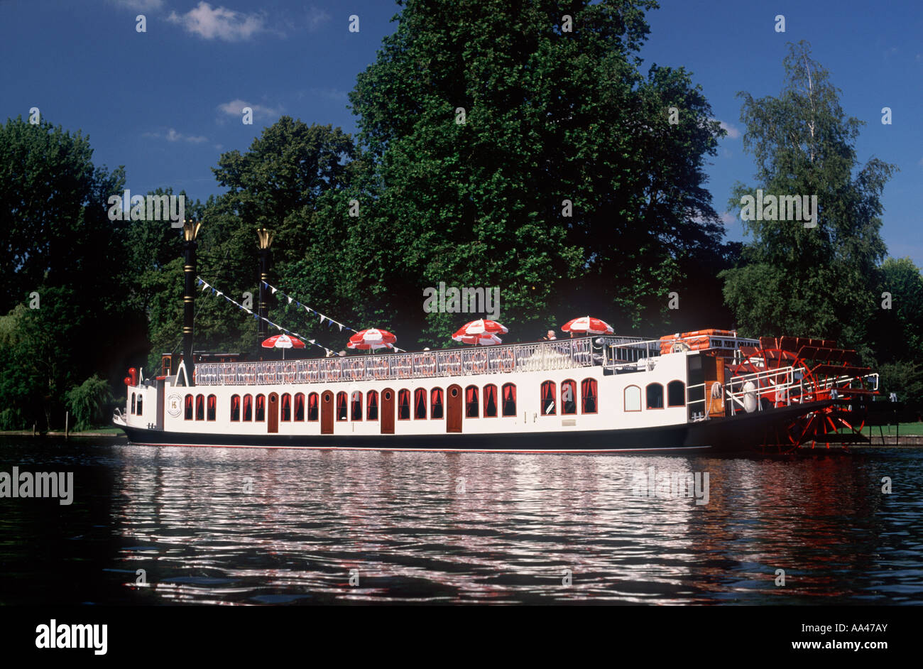 Tourist-Raddampfer "New Orleans" auf der Themse nähert sich Henley on Thames, England Stockfoto