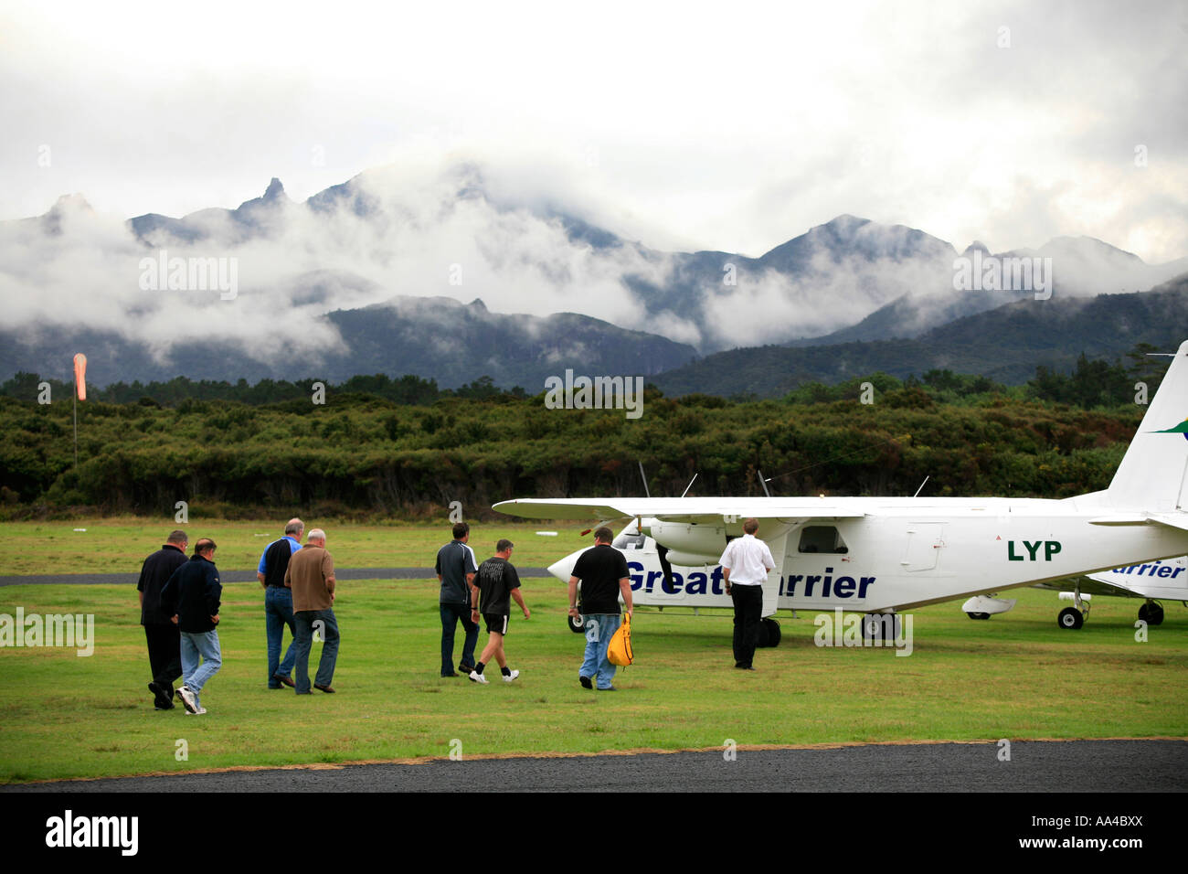 Passagiere an Bord ein Fluges aus Claris Great Barrier Island Neuseeland Stockfoto