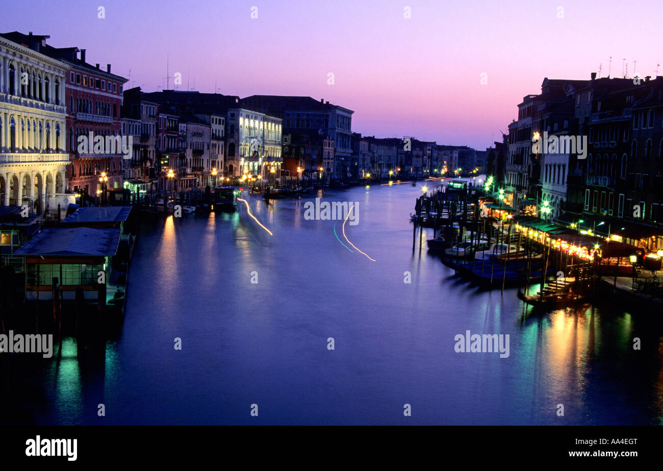 Canal Grande in Venedig in der Abenddämmerung Stockfoto