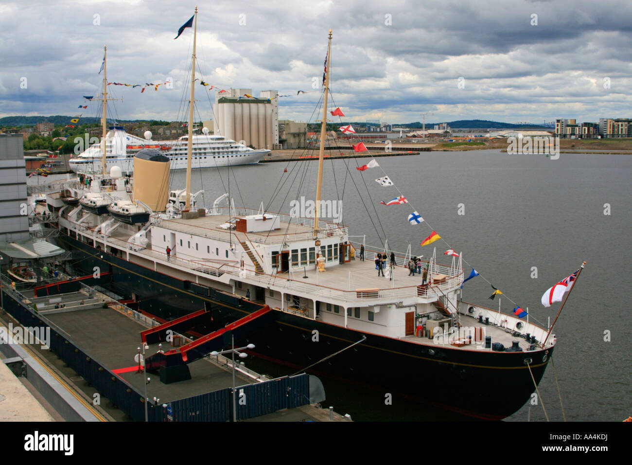 Ihrer Majestät Yacht HMY Britannia Ausstellung Schiff am Ocean Terminal, Leith, Edinburgh, Schottland. Stockfoto