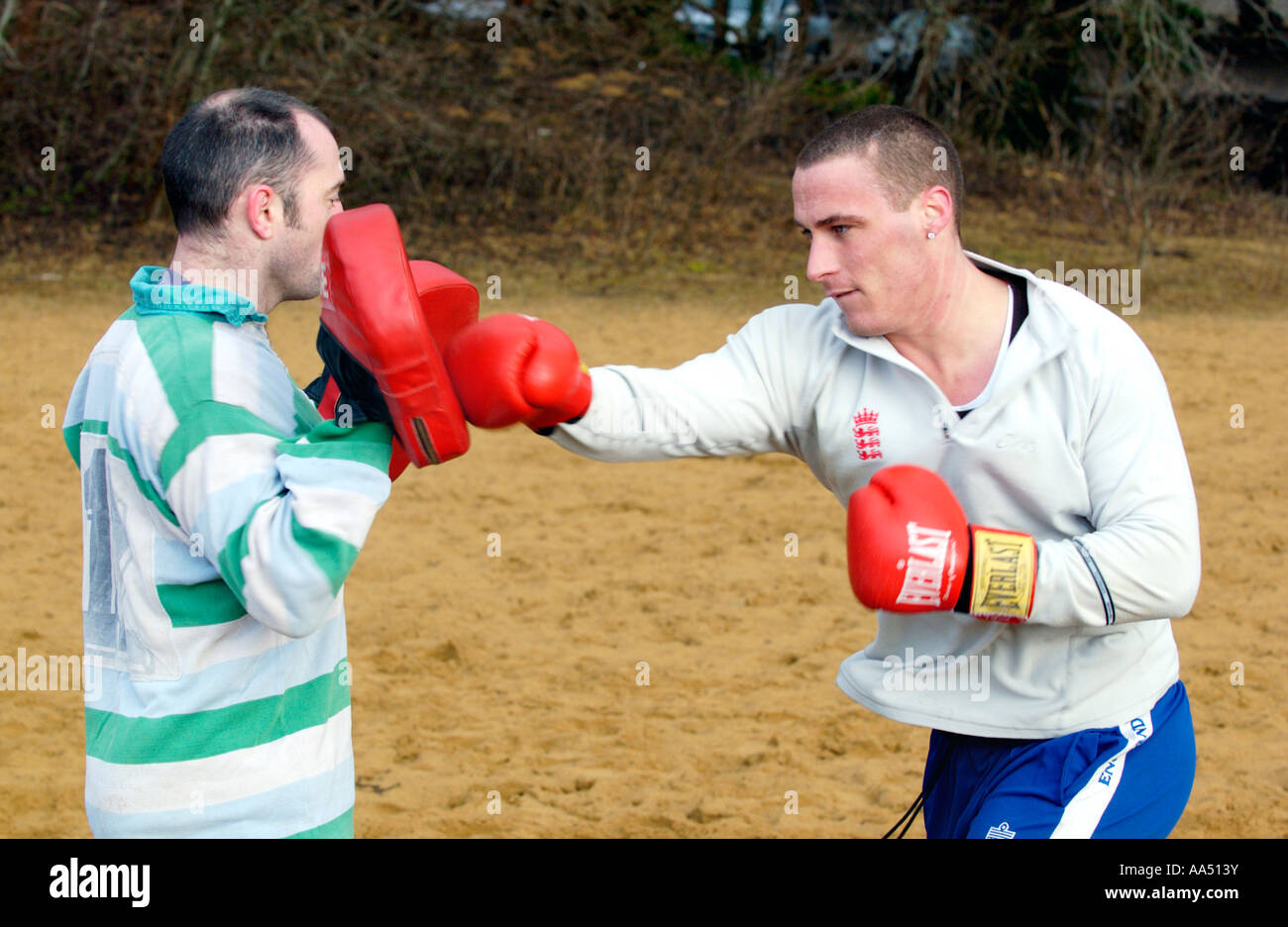 England schnell Bowler Simon Jones auf seine Pre-Saison-Fitness am Merthyr Mawr Sanddünen South Wales UK Stockfoto