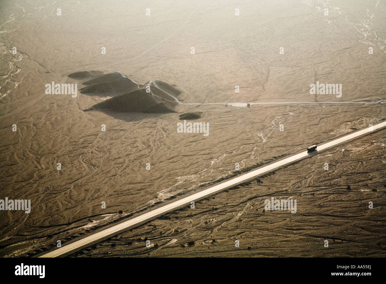 Blick auf die Pan-American Highway in einem Flug über die Nazca-Linien Stockfoto