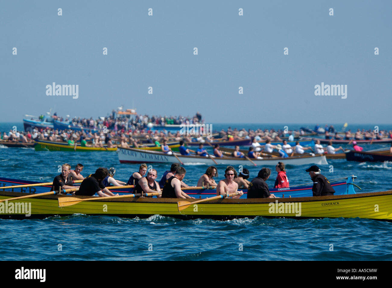 Männer racing in der Welt Pilot Gig 2007 Meisterschaften Isles of Scilly, Großbritannien Stockfoto