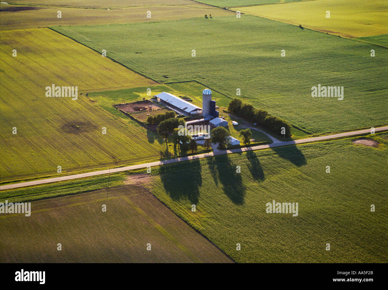 Landwirtschaft Luftbild Von Gehoften Und Ackerland Im Fruhjahr Central Iowa Usa Stockfotografie Alamy