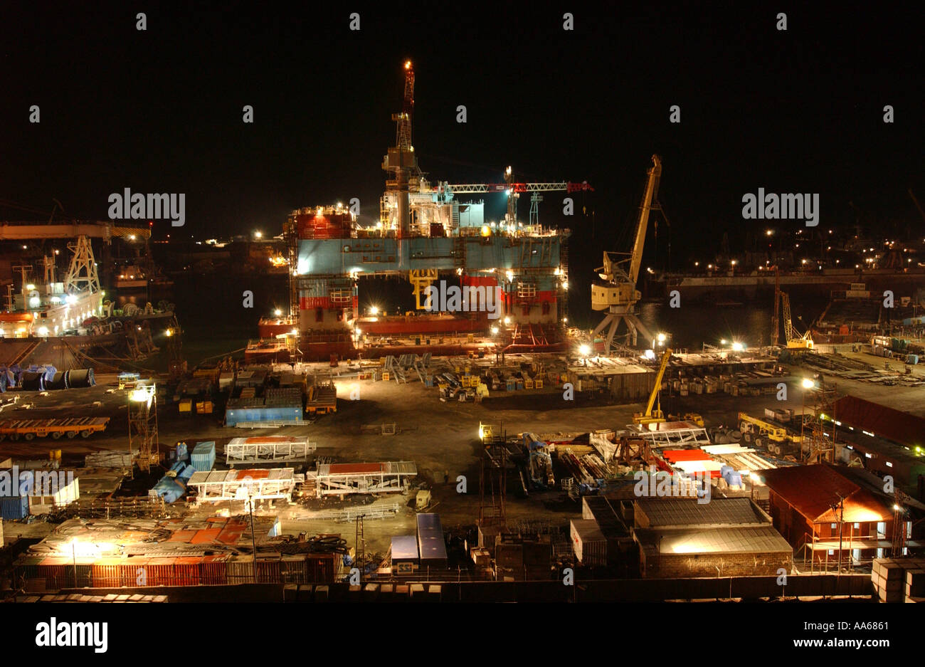 Ein Versand-Dock am Kaspischen Meer in Baku Aserbaidschan im Januar 2003 heute leben in Aserbaidschan leidet unter den Kater Stockfoto