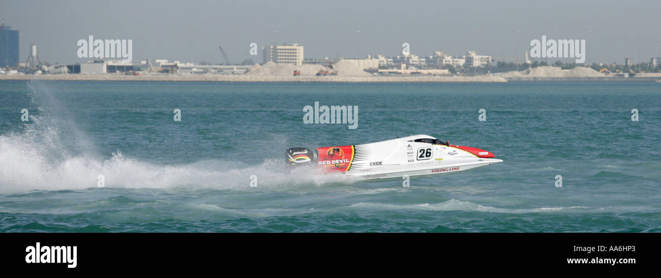 Finnischen Fahrer Sami Selio der roten Teufel Selio Team bei den UIM Formel eine Powerboating Championships in Doha Stockfoto