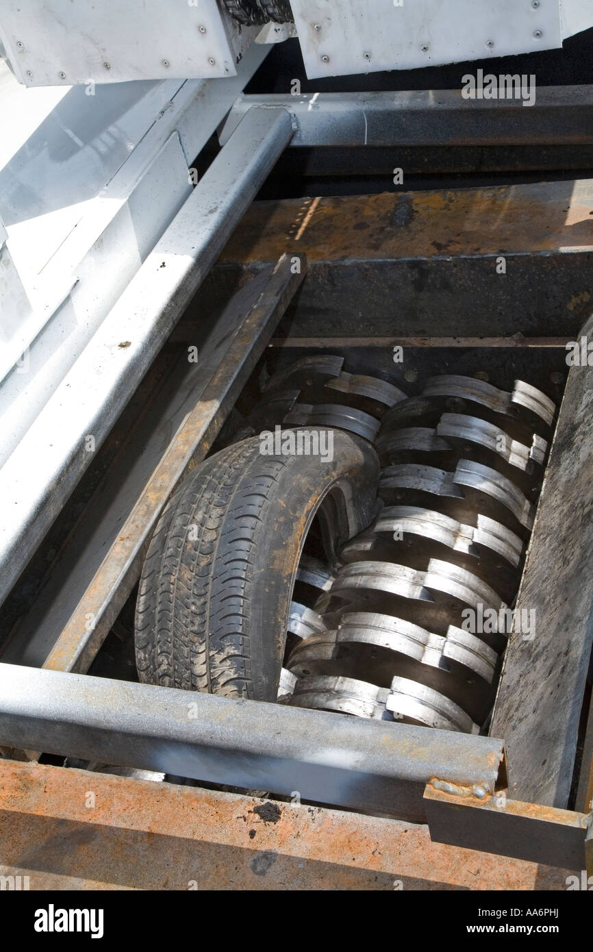 Tire shredder -Fotos und -Bildmaterial in hoher Auflösung – Alamy