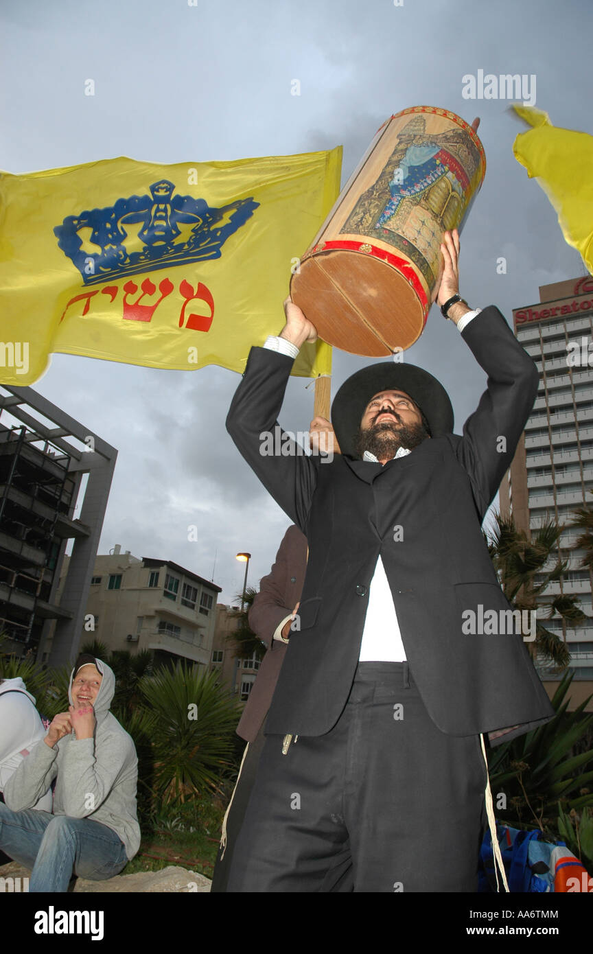 Israel Tel Aviv Chabad Lubawitscher Chassidim protestieren die jährliche gay-Pride-Parade mit einer Heil-parade Stockfoto