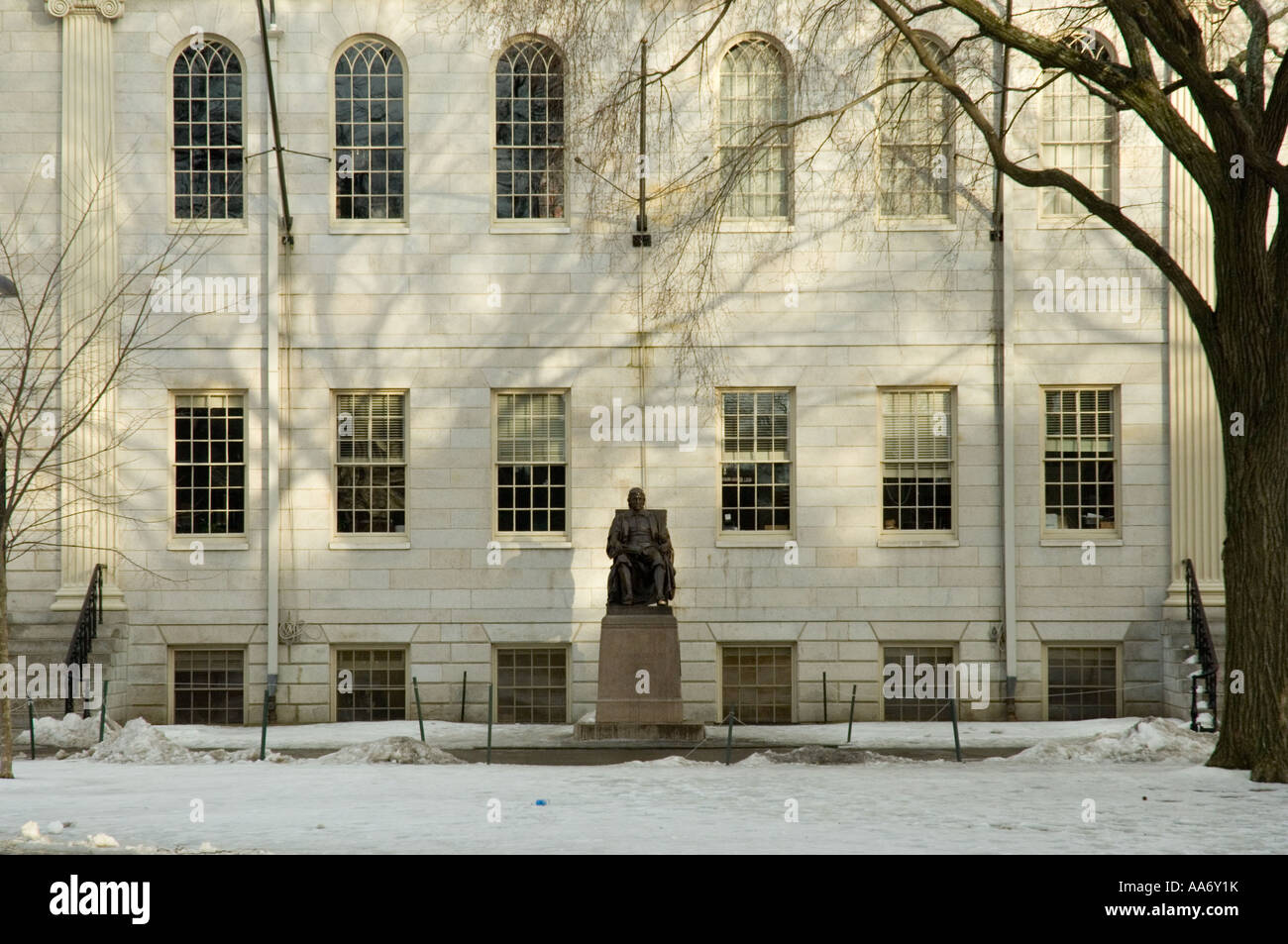 John Harvard-Statue in Harvard University Stockfoto John Harvard-Statue in Harvard University Stockfoto