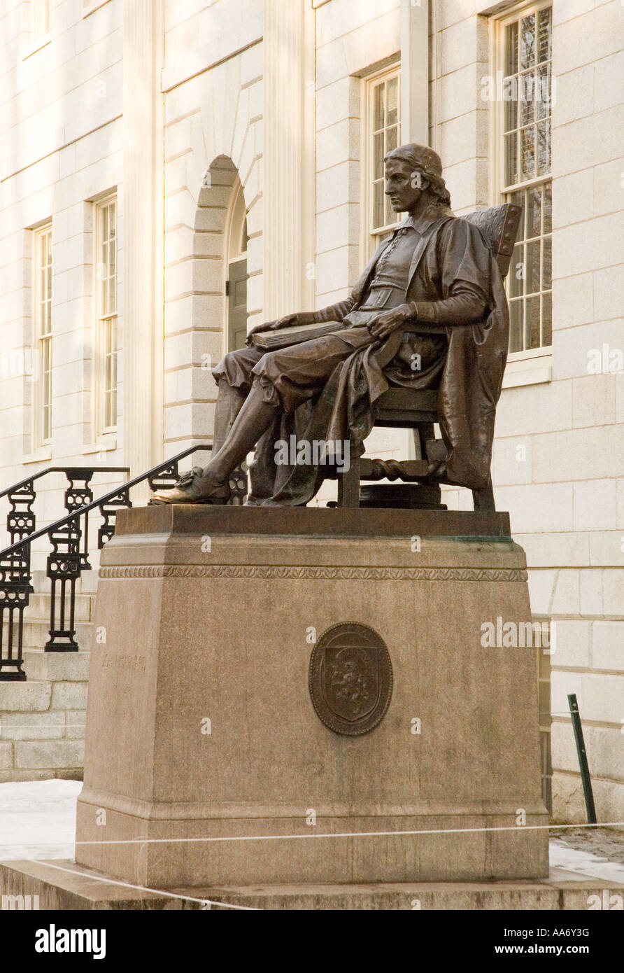 John Harvard Statue in Harvard University Cambridge, Massachusetts Stockfoto John Harvard Statue in Harvard University Cambridge, Massachusetts Stockfoto