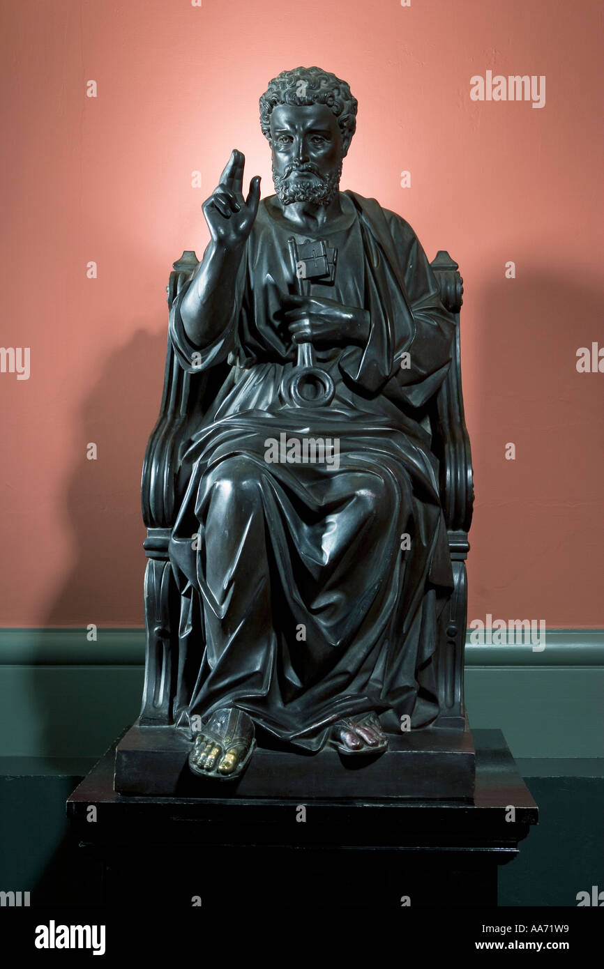 Statue von St. Peter, St. Francis Xavier Church, Hereford, England Stockfoto