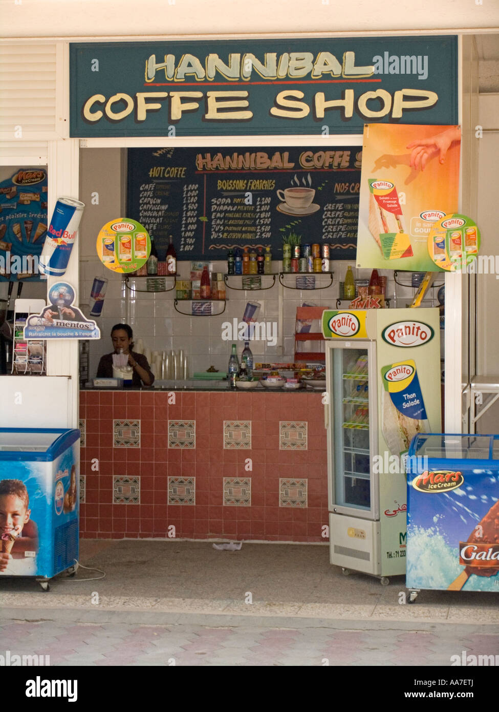 Lustige Schreibfehler auf Hannibal Coffee Shop-Zeichen, Carthage Byrsa Hügel Tunesien Ruinen Stockfoto