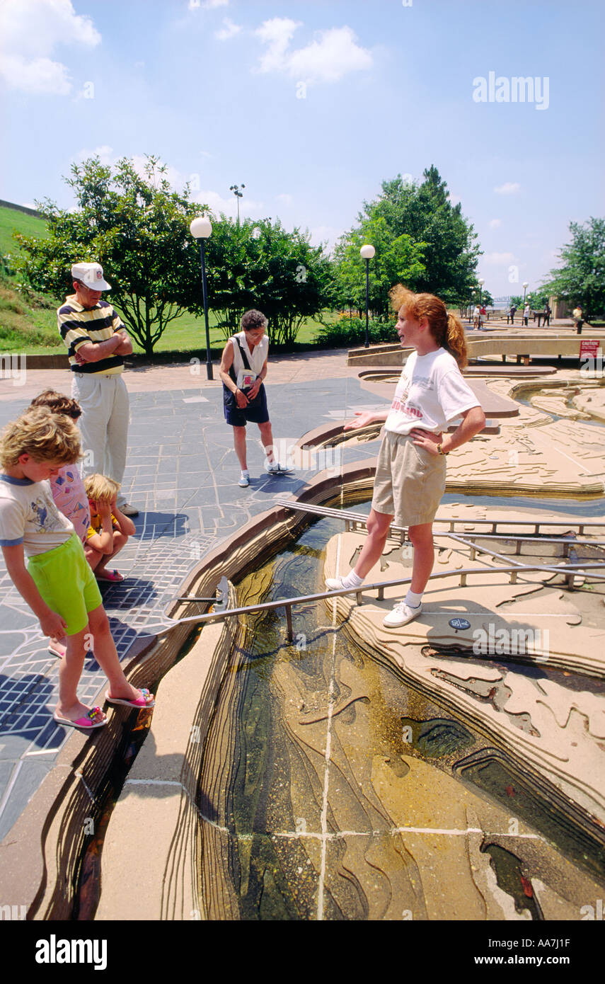 Beschreibung Modell des Mississippi Flusses für die Besucher der River Walk auf Mud Island, Memphis, Tennessee USA Dolmetscher Stockfoto