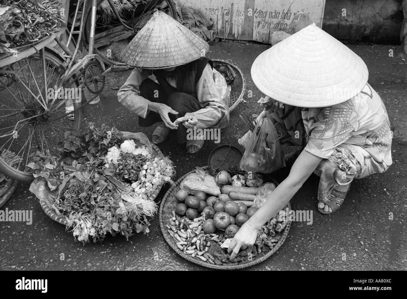 Pflanzliche Verkäufer am Markt Hanoi Vietnam Stockfoto