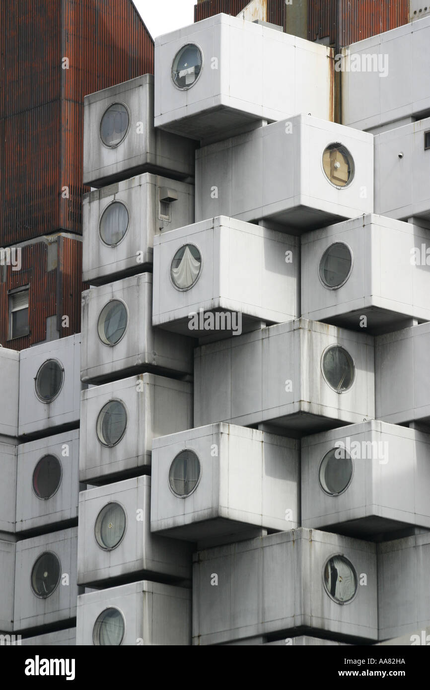 Kubische Häuser in Tokio (Nakagin Capsule Tower) Stockfoto