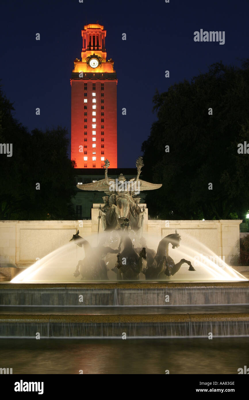 University of Texas Tower leuchtet Orange für die Fußballmeisterschaft 2005-2006 Stockfoto