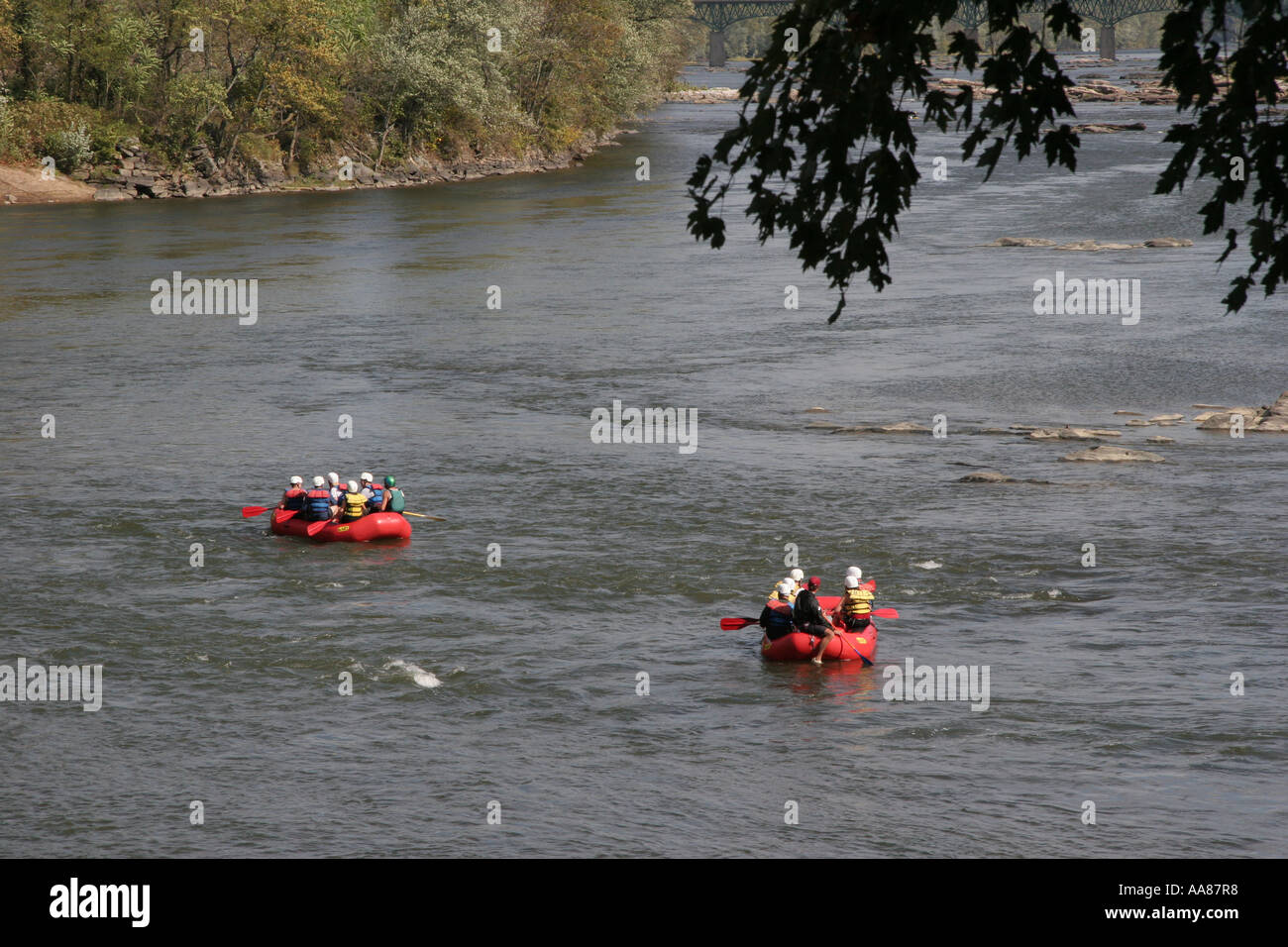 Zwei River Rafts ankommen an der Mündung des Shenandoah und des Potomac Rivers. Stockfoto