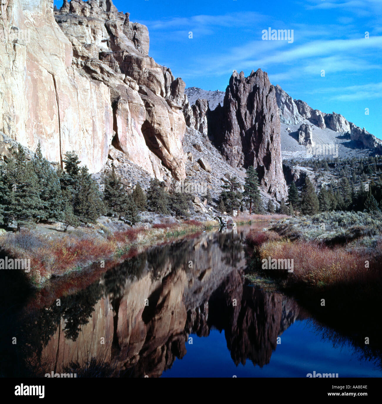 Crooked River gilt als Testorakel durch Smith Felsen State Park in Zentral-Oregon Stockfoto