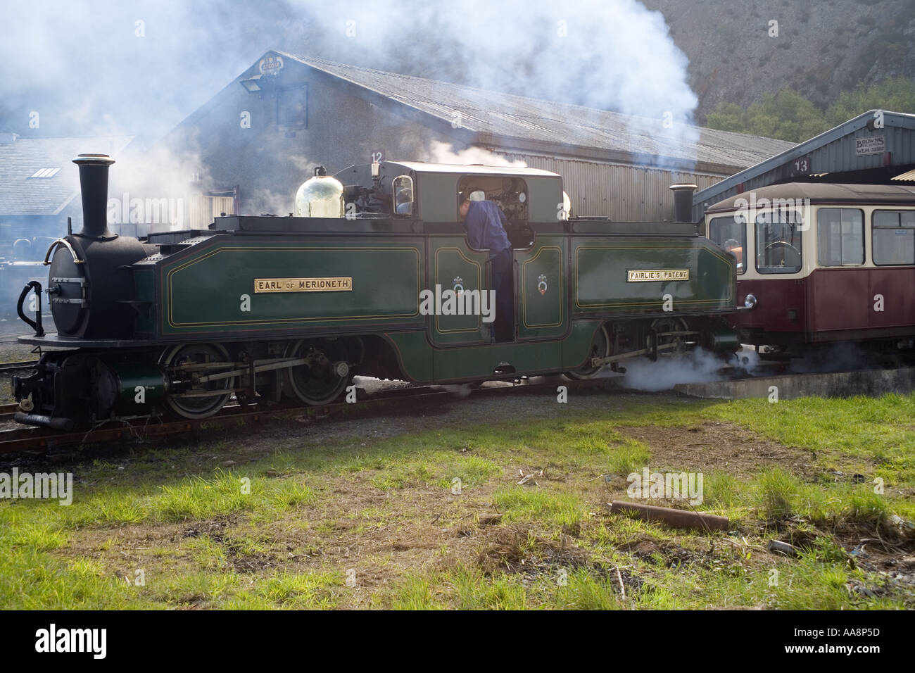 Schmalspur-Dampflokomotive namens The Earl Merioneth bei Boston Lodge Works in North Wales wieder Bahn Stockfoto