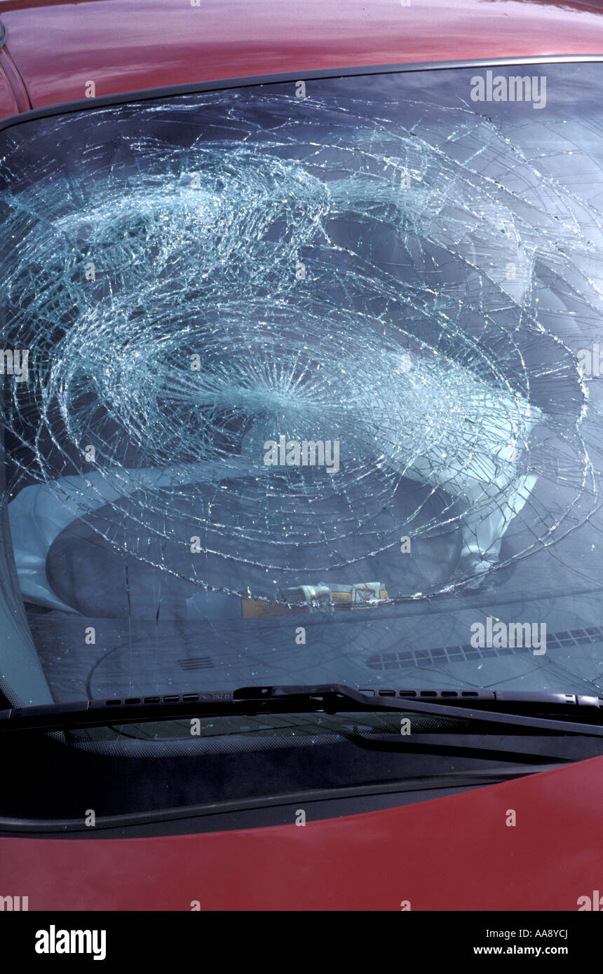 Ein Ausschnitt aus einem Auto Unfall A Beifahrer Seite-Airbag wurde bereitgestellt Stockfoto